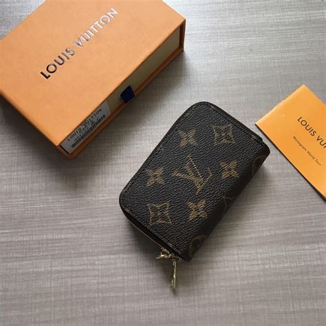 louis vuitton keychain price|louis vuitton keychain wallet.